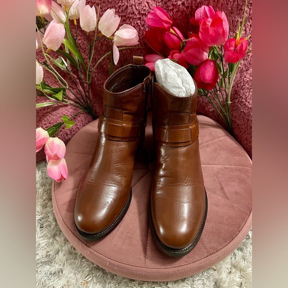 💖Pre-Loved Tory Burch Brown Ankle Booties Size 6 used once excellent condition. - Picture 11 of 12